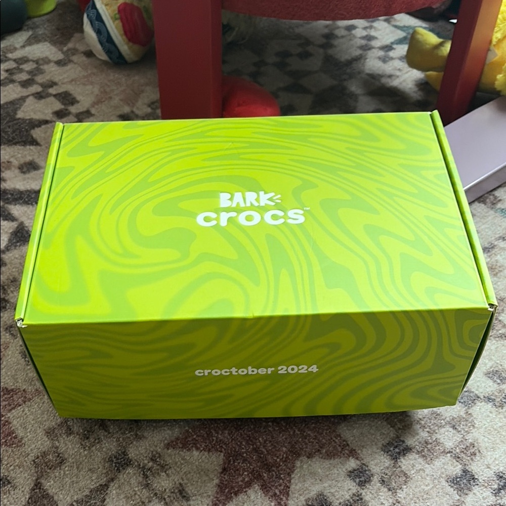 CROCS BarkBox Bark Crocs- Vibrant Green size Large